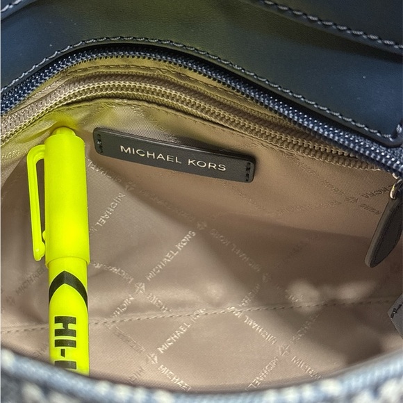 🔥Michael Kors Hamilton Small Logo Embossed Washed Denim Satchel👜 - Picture 8 of 8